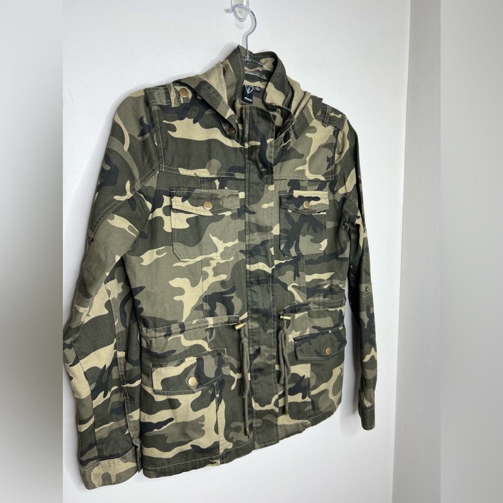 WINDSOR Camo zip up utility/military/cargo style jacket. Detachable hood. Med. - Picture 2 of 7